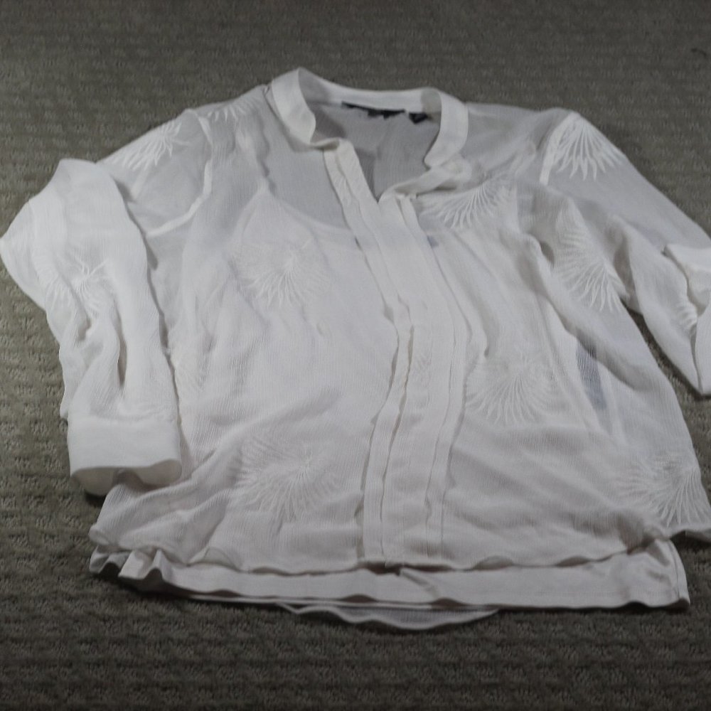 Simply Vera Vera Wang Size M White Embossed Gauze Blouse